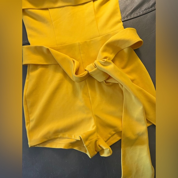 Forever 21 Yellow Strapless Romper with Belt. NWOT. - Picture 5 of 6